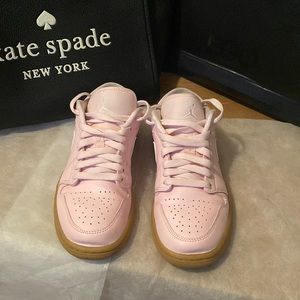 Jordan 1s low pink/white